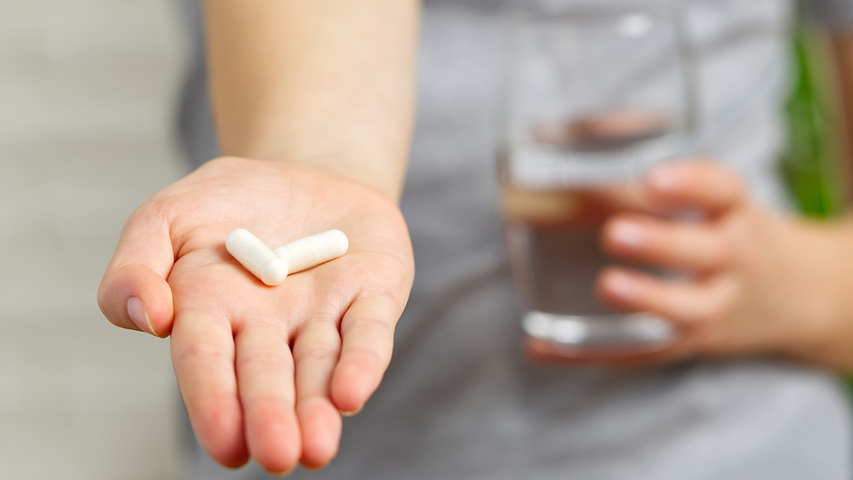 A women holding pills in her hand