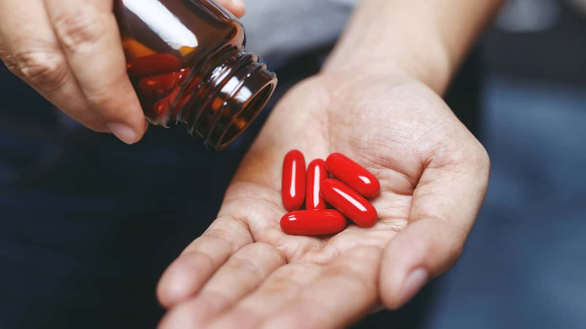 Person holding pills in his hand