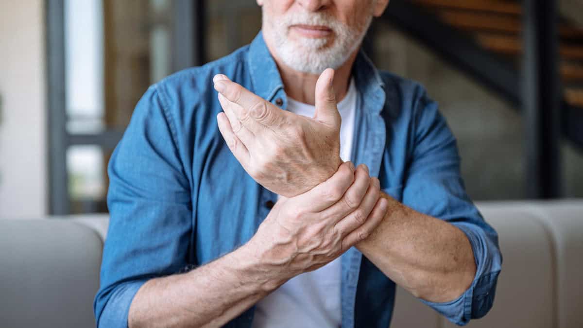 Elderly person suffering from arthritis