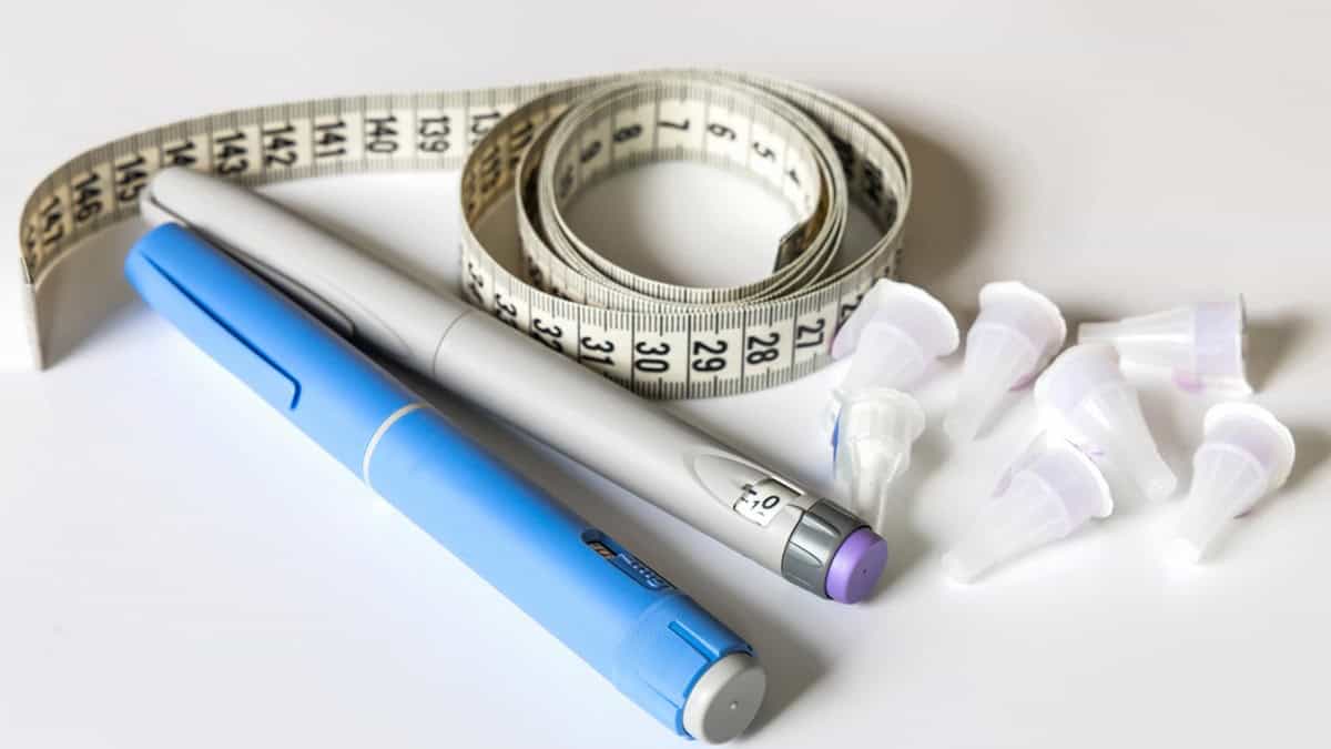 Two types of insulin injections and measuring tape