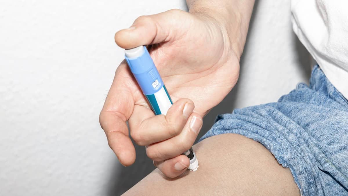 Person injecting insulin